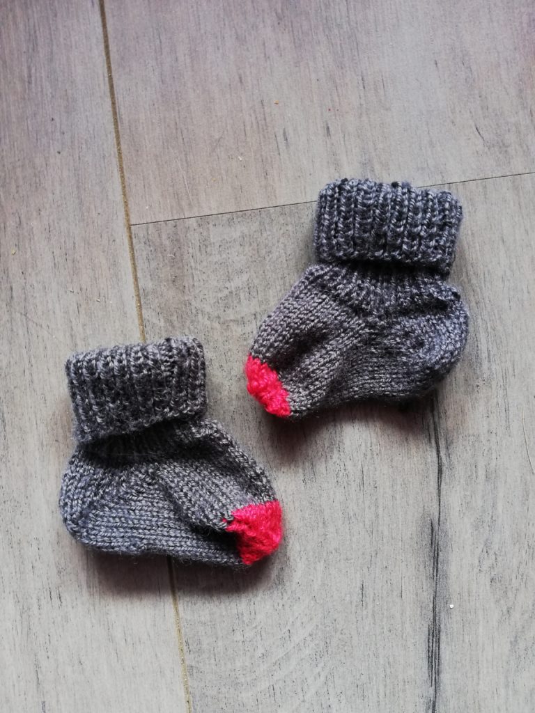 chaussettes bébé au tricot