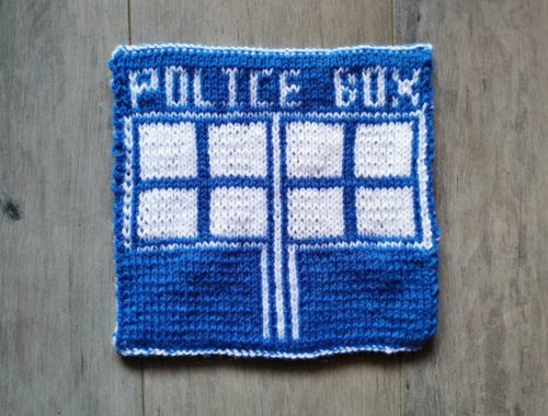 Carré TARDIS tricot