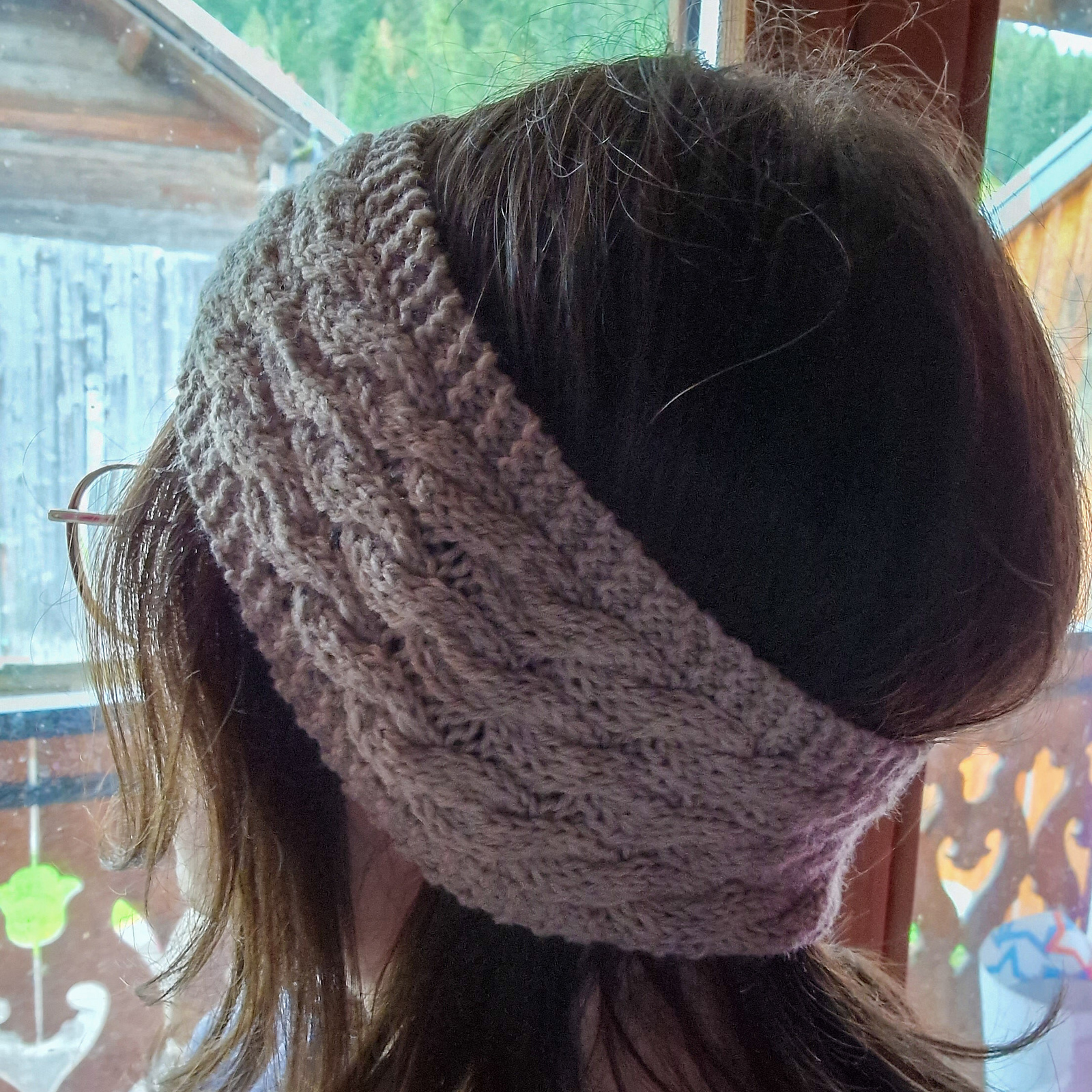 The Ruisseau headband, easy pattern for a knitted cable headband 