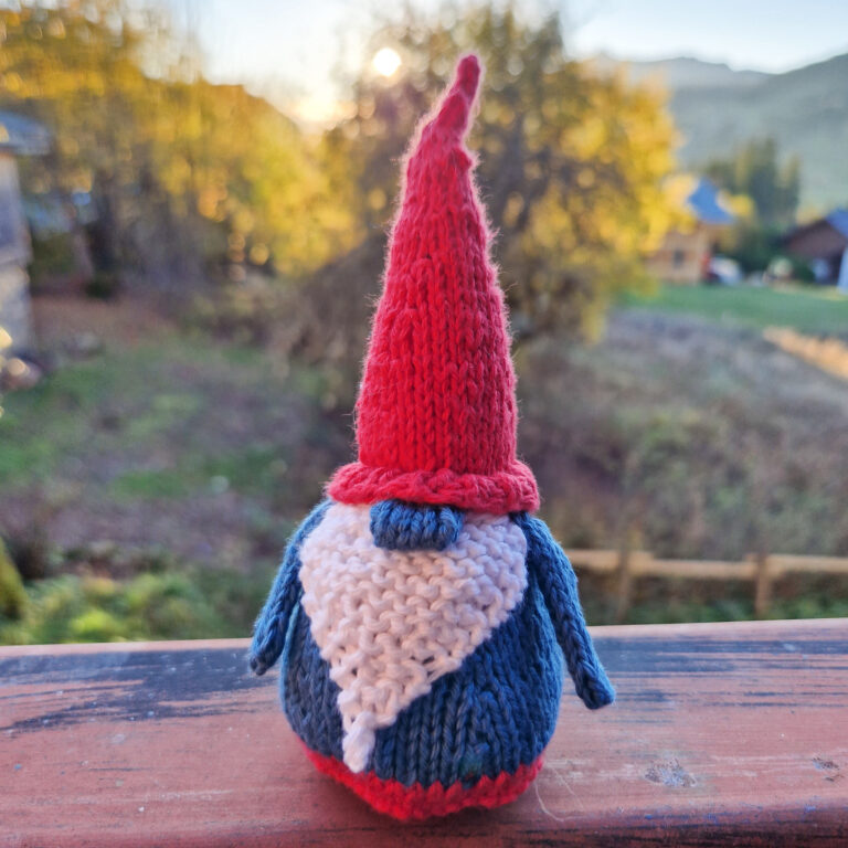 Mon gnome au tricot Grand Schtroumpf pour le mois de novembre - Binge ...