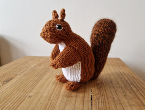 Ecureuil au tricot